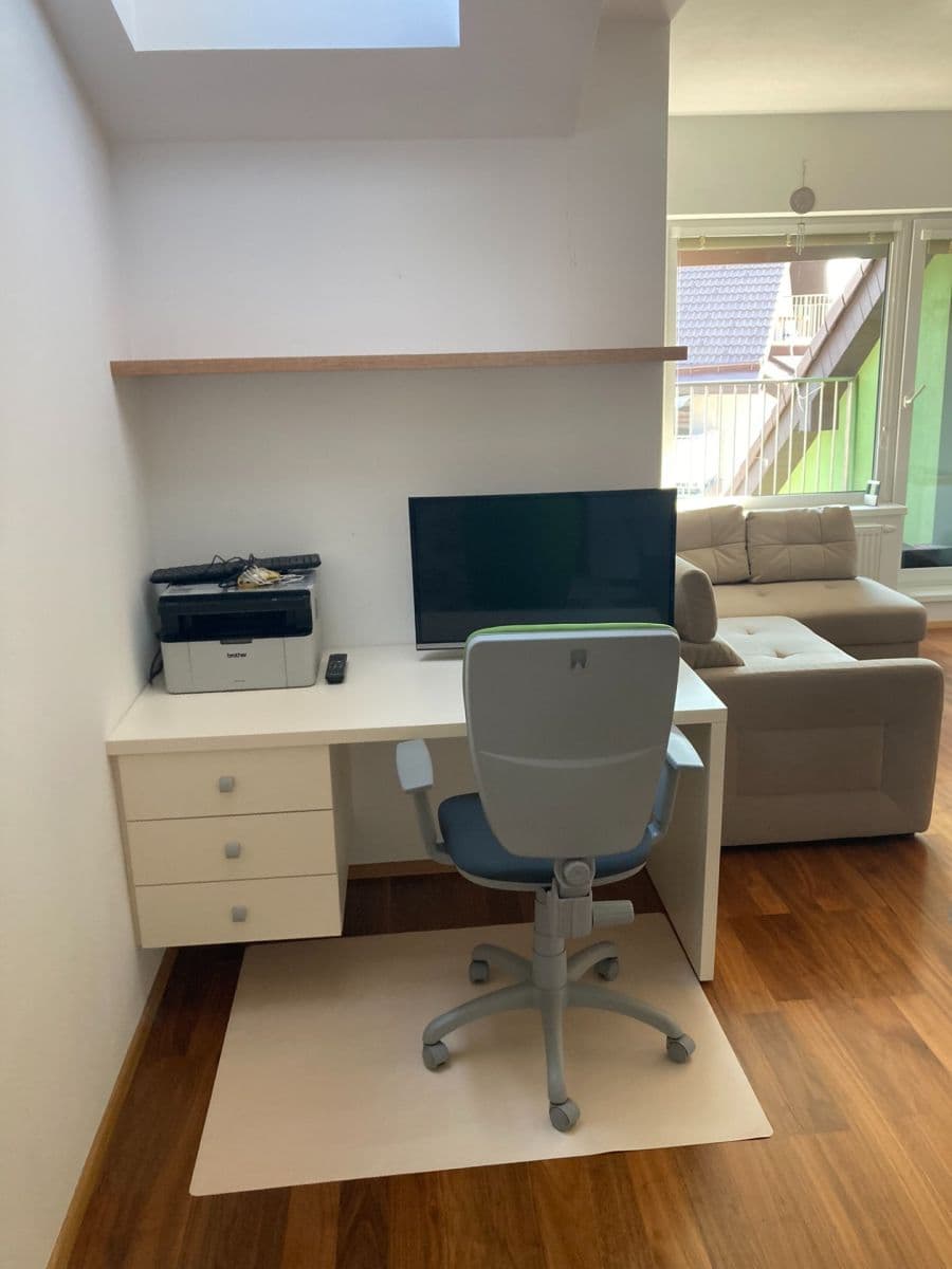 Pronájem bytu 2+kk 59 m², Jabloňová, Moravany, Jihomoravský kraj Pronájem bytu 2+kk 59 m², Jabloňová, Moravany, Jihomoravský kraj