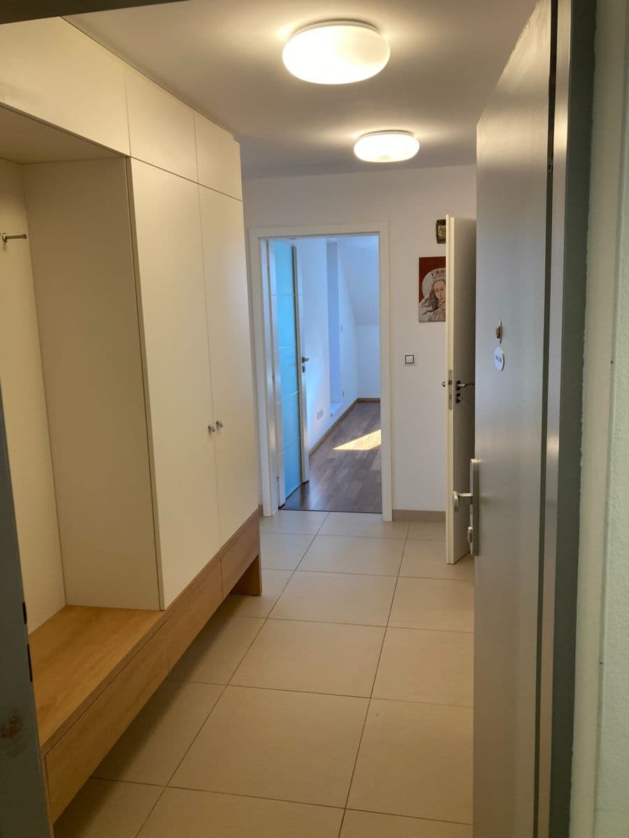 Pronájem bytu 2+kk 59 m², Jabloňová, Moravany, Jihomoravský kraj Pronájem bytu 2+kk 59 m², Jabloňová, Moravany, Jihomoravský kraj