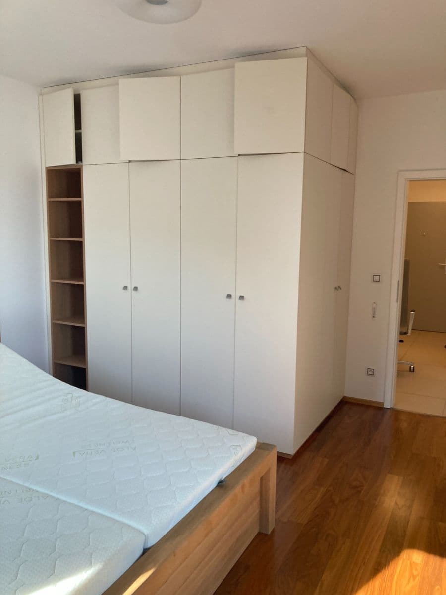 Pronájem bytu 2+kk 59 m², Jabloňová, Moravany, Jihomoravský kraj Pronájem bytu 2+kk 59 m², Jabloňová, Moravany, Jihomoravský kraj