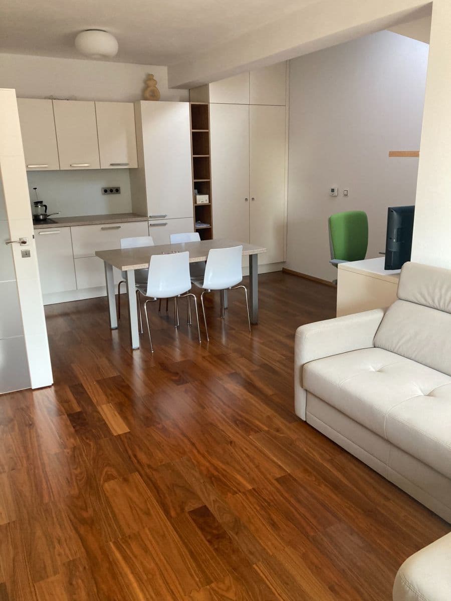 Pronájem bytu 2+kk 59 m², Jabloňová, Moravany, Jihomoravský kraj Pronájem bytu 2+kk 59 m², Jabloňová, Moravany, Jihomoravský kraj