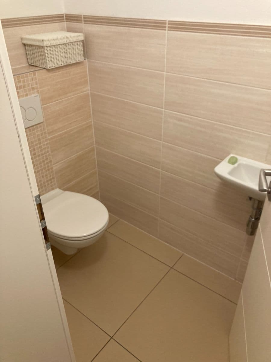 Pronájem bytu 2+kk 59 m², Jabloňová, Moravany, Jihomoravský kraj Pronájem bytu 2+kk 59 m², Jabloňová, Moravany, Jihomoravský kraj