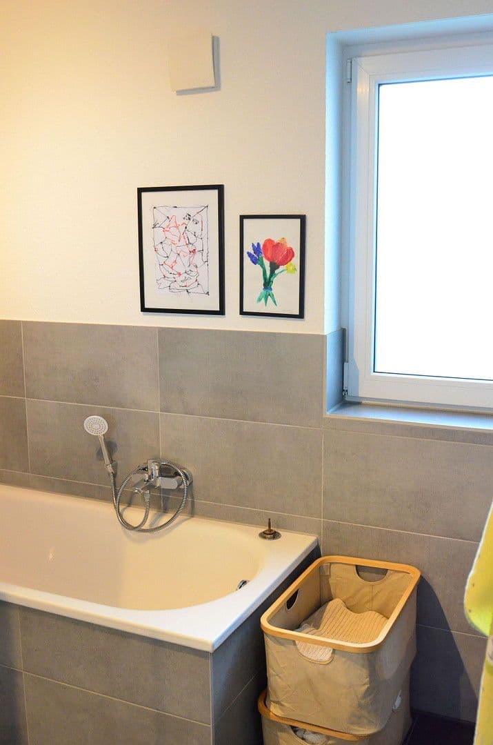 Pronájem bytu 3+1 92 m², Bielefeld, Severní Porýní-Vestfálsko Pronájem bytu 3+1 92 m², Bielefeld, Severní Porýní-Vestfálsko