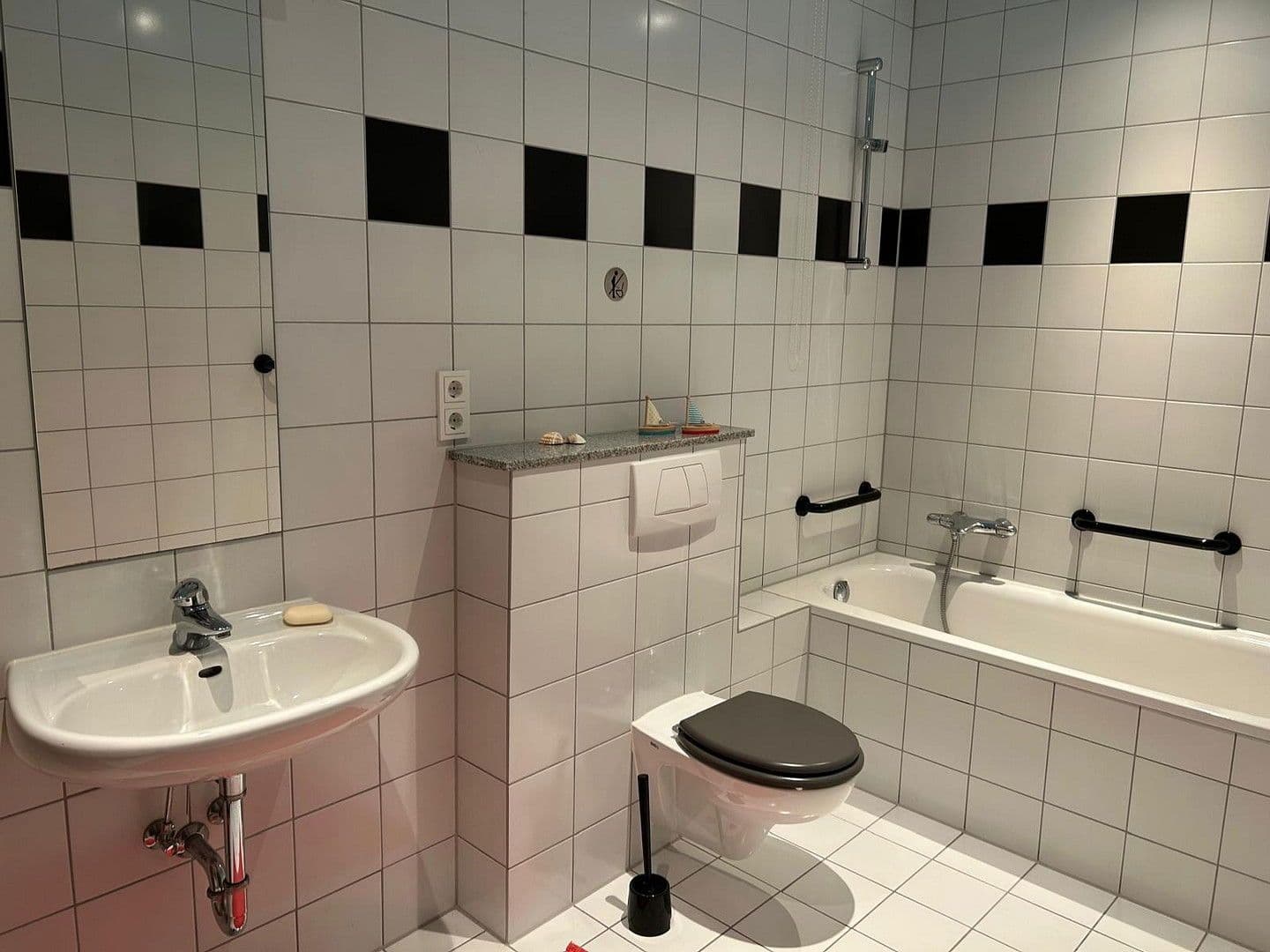 Prodej domu 213 m², pozemek 313 m², Wuppertal, Severní Porýní-Vestfálsko Prodej domu 213 m², pozemek 313 m², Wuppertal, Severní Porýní-Vestfálsko