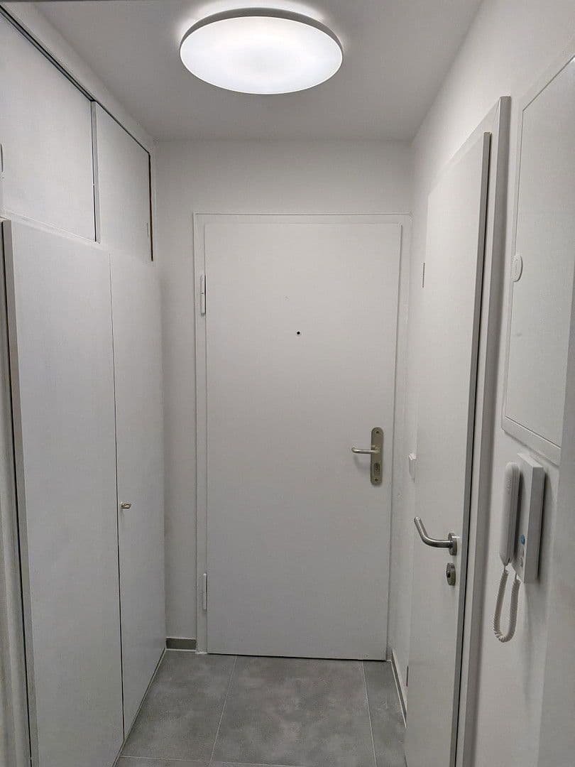 Pronájem bytu 1+1 26 m², Mozartstr. 5, Stuttgart, Bádensko-Württembersko Pronájem bytu 1+1 26 m², Mozartstr. 5, Stuttgart, Bádensko-Württembersko