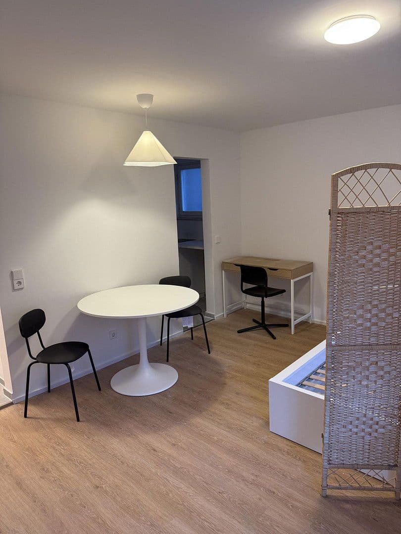 Pronájem bytu 1+1 26 m², Mozartstr. 5, Stuttgart, Bádensko-Württembersko Pronájem bytu 1+1 26 m², Mozartstr. 5, Stuttgart, Bádensko-Württembersko