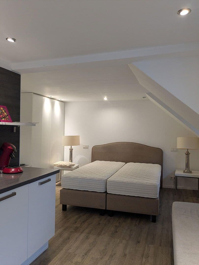 Pronájem bytu 1+1 30 m², Öserstraße 13, Frankfurt, Hessen Pronájem bytu 1+1 30 m², Öserstraße 13, Frankfurt, Hessen