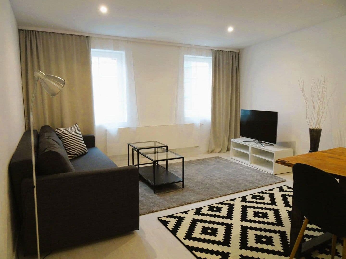 Pronájem bytu 3+1 56 m², Stuttgart, Bádensko-Württembersko Pronájem bytu 3+1 56 m², Stuttgart, Bádensko-Württembersko