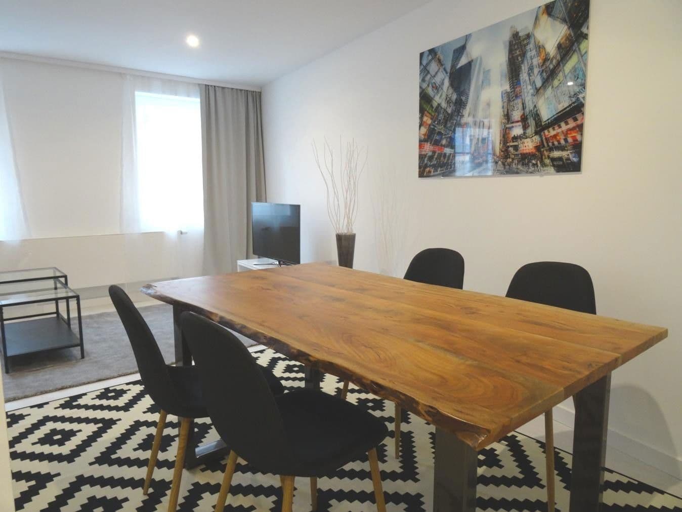 Pronájem bytu 3+1 56 m², Stuttgart, Bádensko-Württembersko Pronájem bytu 3+1 56 m², Stuttgart, Bádensko-Württembersko