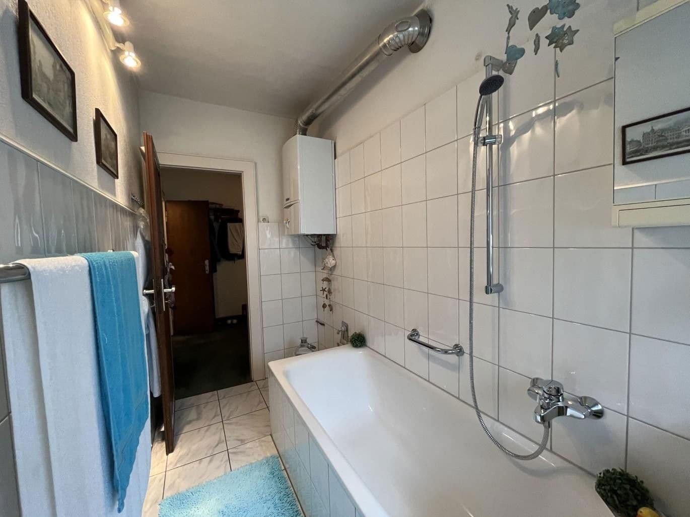 Prodej bytu 3+1 94 m², Rather Kirchplatz 1, Düsseldorf, Severní Porýní-Vestfálsko Prodej bytu 3+1 94 m², Rather Kirchplatz 1, Düsseldorf, Severní Porýní-Vestfálsko