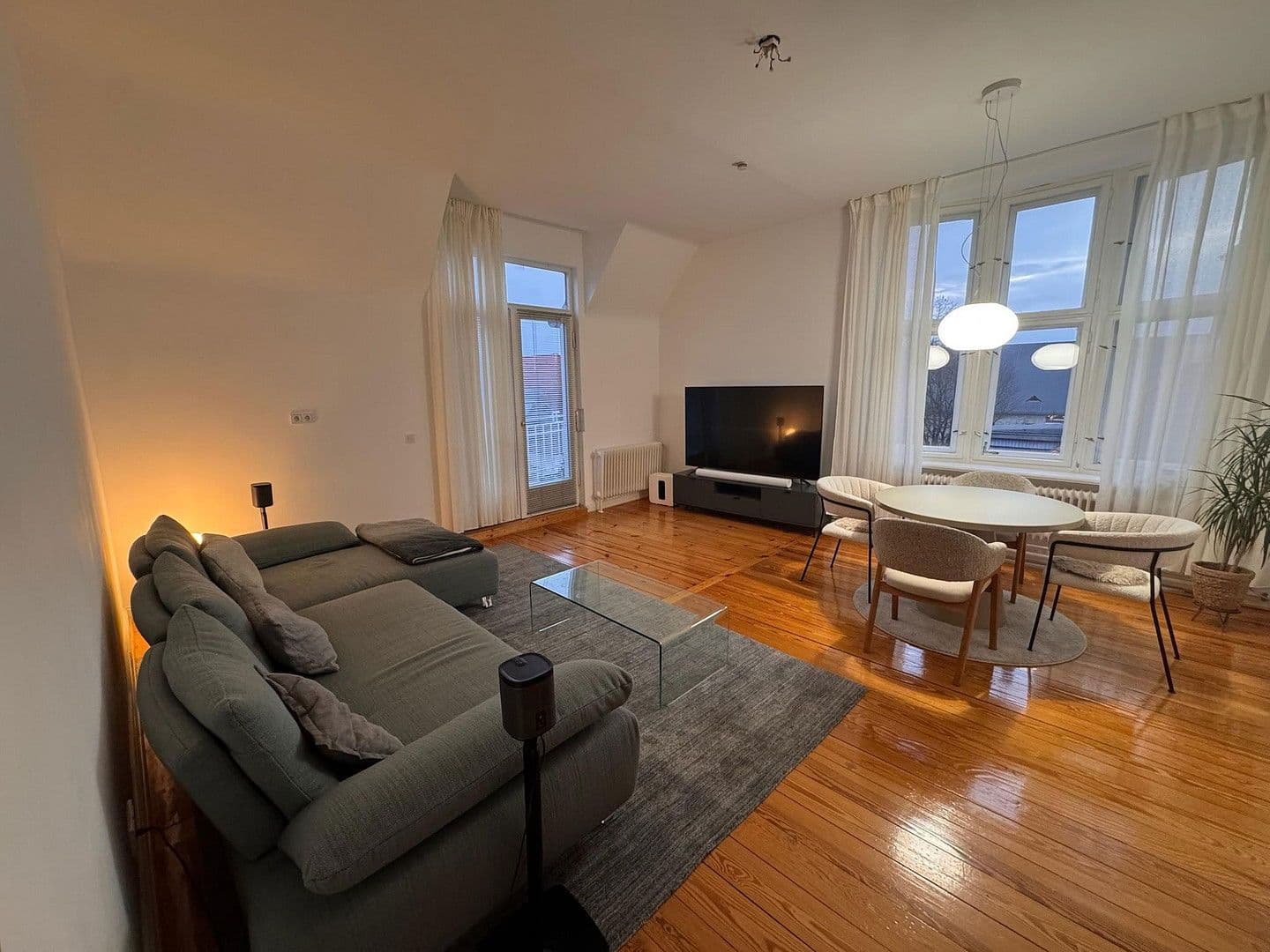 Pronájem bytu 2+1 80 m², Berlin, Berlín Pronájem bytu 2+1 80 m², Berlin, Berlín