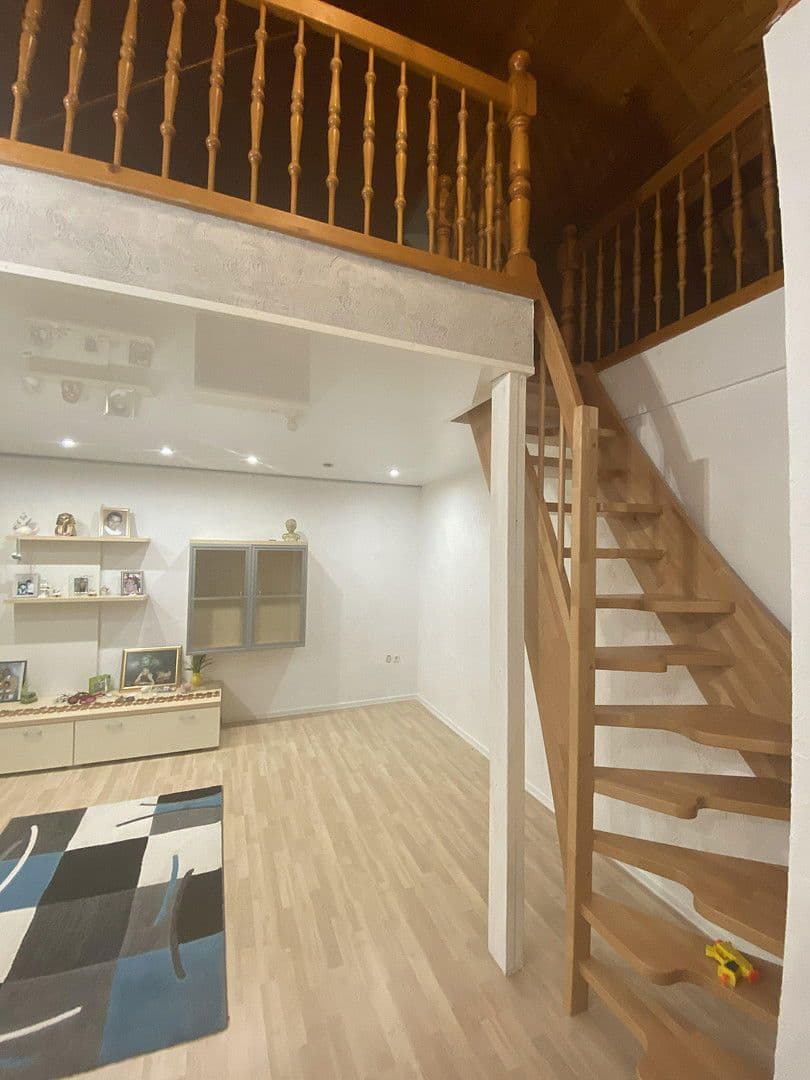 Prodej domu 287 m², pozemek 560 m², Kitzingen, Bavorsko Prodej domu 287 m², pozemek 560 m², Kitzingen, Bavorsko