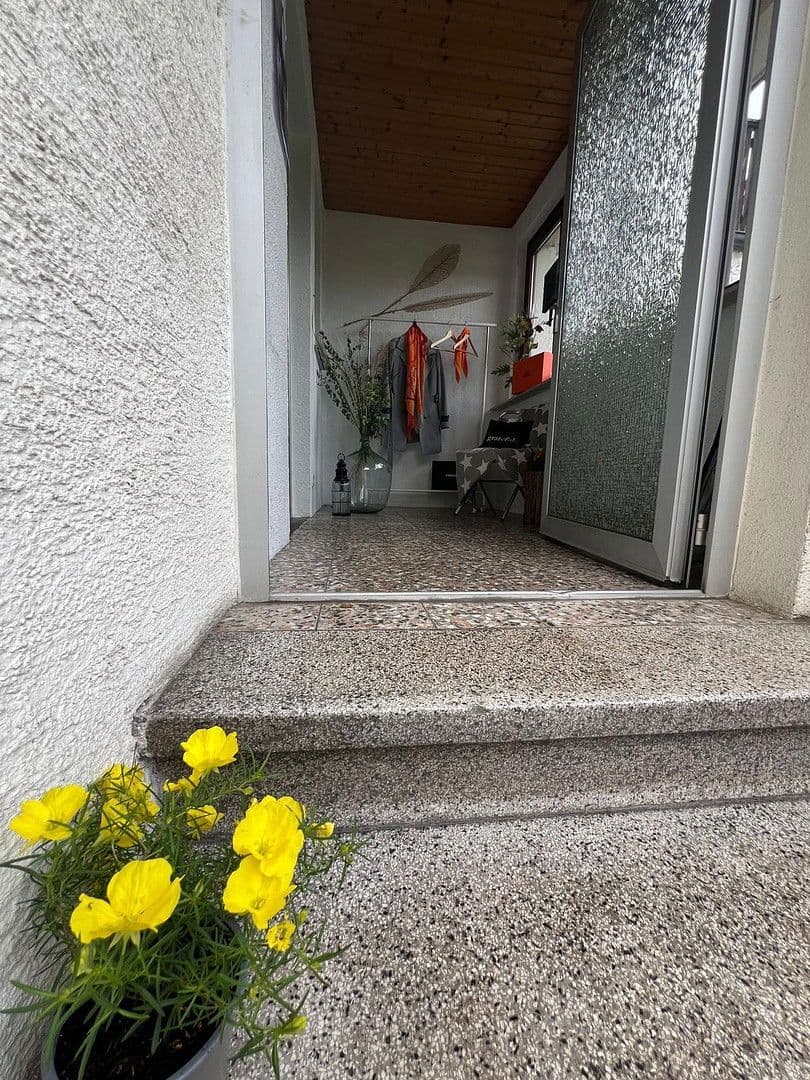 Prodej domu 178 m², pozemek 363 m², Rosbach v. d. Höhe, Hessen Prodej domu 178 m², pozemek 363 m², Rosbach v. d. Höhe, Hessen