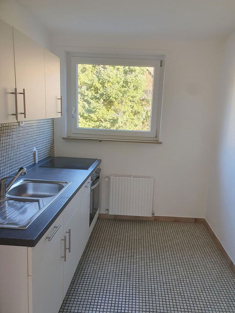 Pronájem bytu 3+1 69 m², Krummenackerstraße 71, Esslingen am Neckar, Bádensko-Württembersko Pronájem bytu 3+1 69 m², Krummenackerstraße 71, Esslingen am Neckar, Bádensko-Württembersko