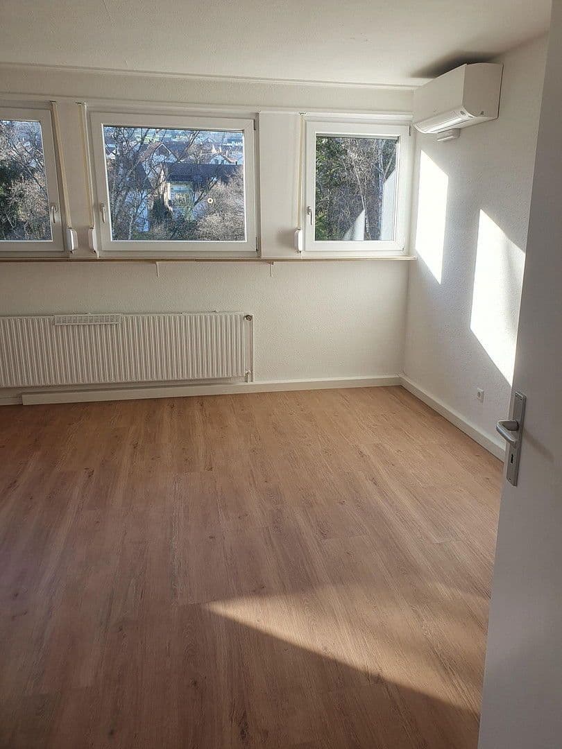 Pronájem bytu 3+1 69 m², Krummenackerstraße 71, Esslingen am Neckar, Bádensko-Württembersko Pronájem bytu 3+1 69 m², Krummenackerstraße 71, Esslingen am Neckar, Bádensko-Württembersko