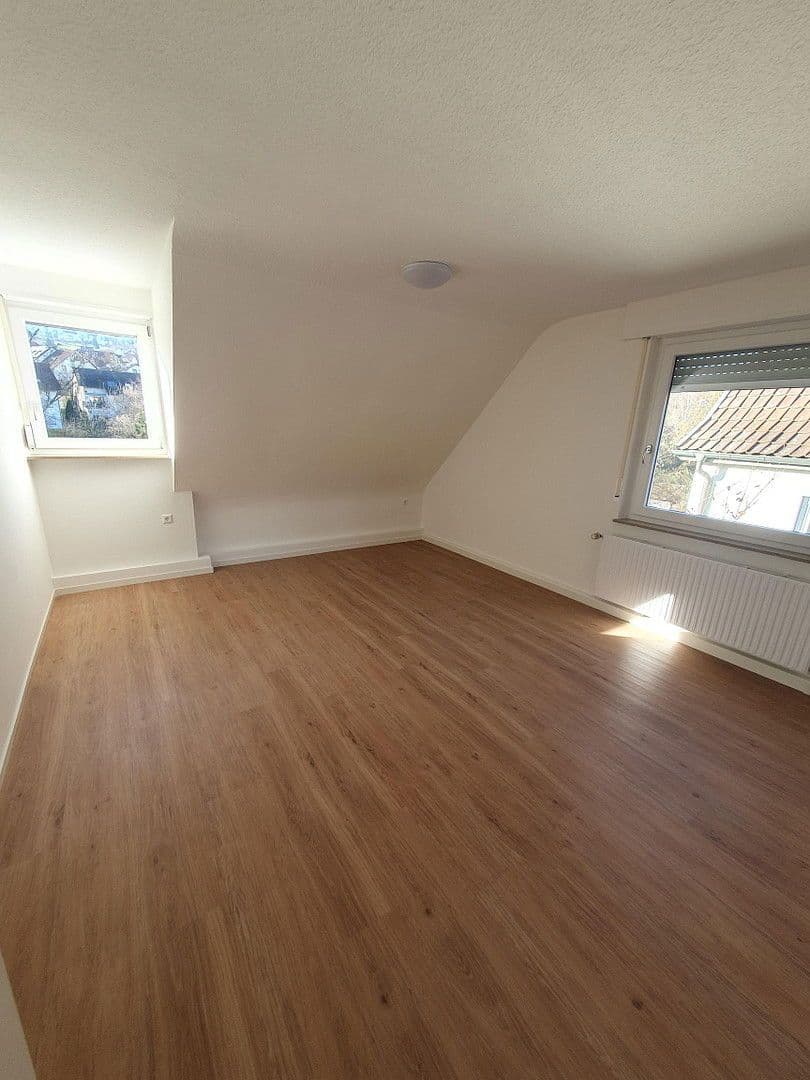 Pronájem bytu 3+1 69 m², Krummenackerstraße 71, Esslingen am Neckar, Bádensko-Württembersko Pronájem bytu 3+1 69 m², Krummenackerstraße 71, Esslingen am Neckar, Bádensko-Württembersko