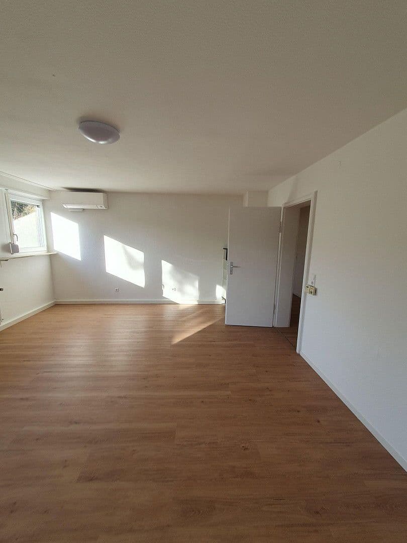 Pronájem bytu 3+1 69 m², Krummenackerstraße 71, Esslingen am Neckar, Bádensko-Württembersko Pronájem bytu 3+1 69 m², Krummenackerstraße 71, Esslingen am Neckar, Bádensko-Württembersko