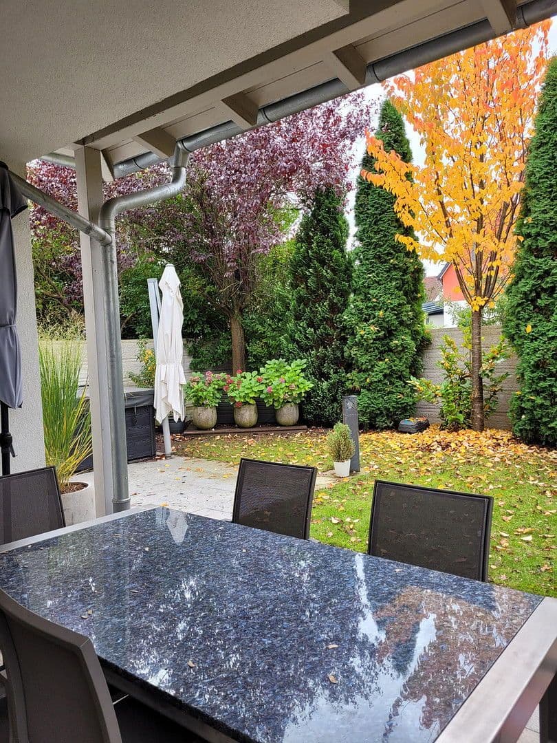 Pronájem domu 204 m², pozemek 350 m², Nürnberg, Bavorsko Pronájem domu 204 m², pozemek 350 m², Nürnberg, Bavorsko