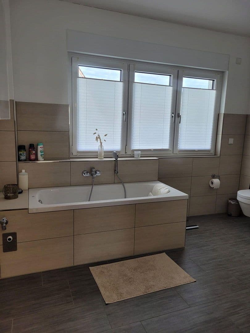 Pronájem domu 204 m², pozemek 350 m², Nürnberg, Bavorsko Pronájem domu 204 m², pozemek 350 m², Nürnberg, Bavorsko