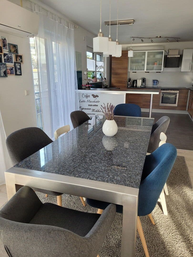 Pronájem domu 204 m², pozemek 350 m², Nürnberg, Bavorsko Pronájem domu 204 m², pozemek 350 m², Nürnberg, Bavorsko