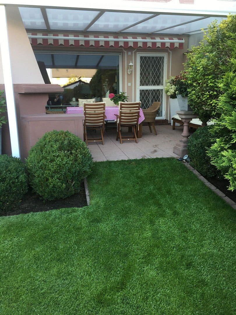 Prodej domu 211 m², pozemek 347 m², Karpfenweg 1, Rodgau, Hessen Prodej domu 211 m², pozemek 347 m², Karpfenweg 1, Rodgau, Hessen