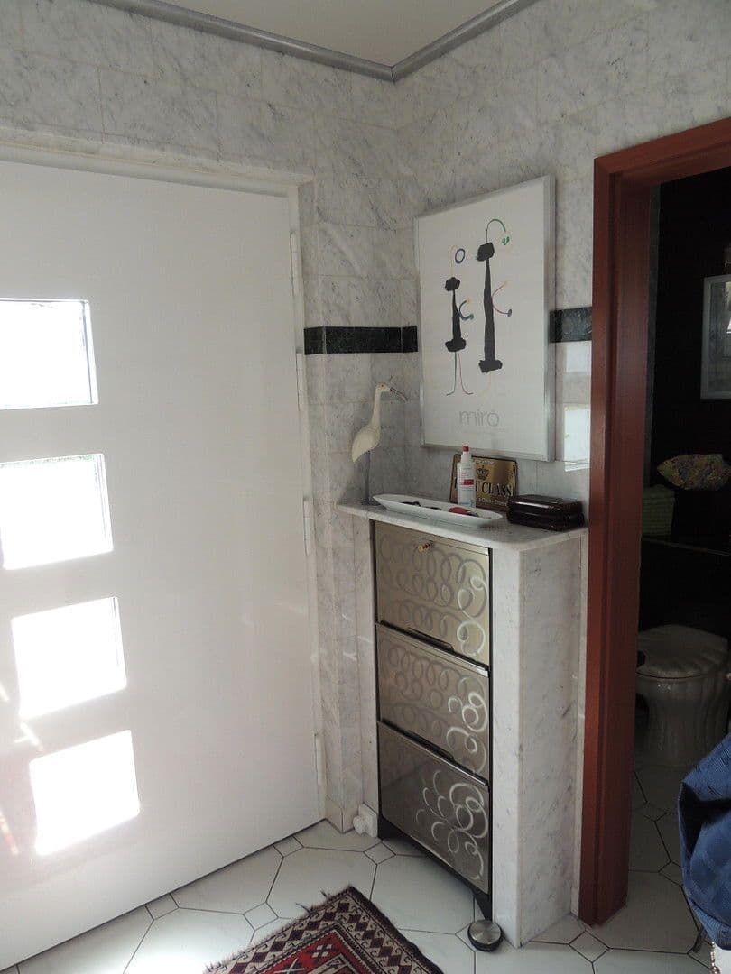 Prodej domu 211 m², pozemek 347 m², Karpfenweg 1, Rodgau, Hessen Prodej domu 211 m², pozemek 347 m², Karpfenweg 1, Rodgau, Hessen