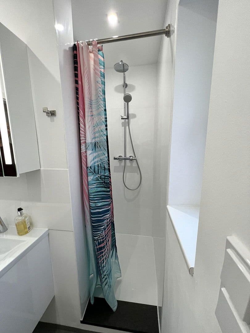 Pronájem bytu 4+1 53 m², Tannenbergstr. 15, Siegen, Severní Porýní-Vestfálsko Pronájem bytu 4+1 53 m², Tannenbergstr. 15, Siegen, Severní Porýní-Vestfálsko