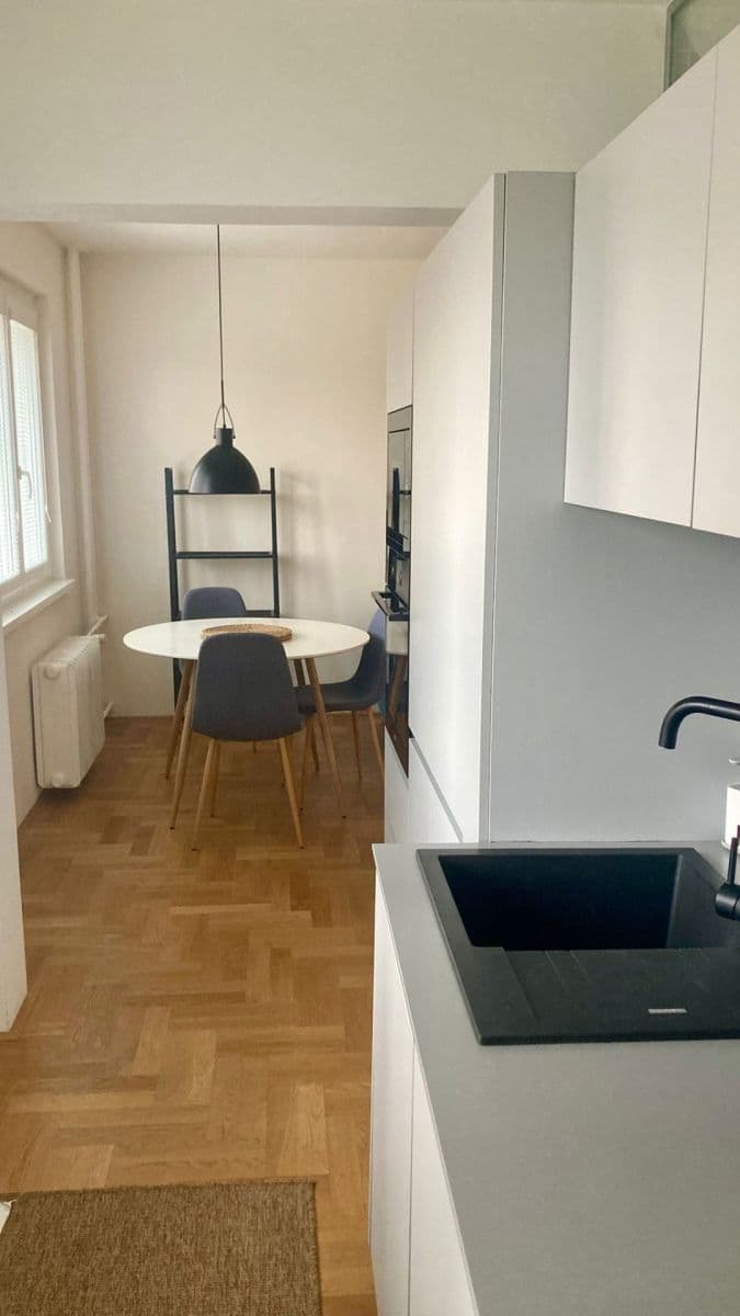 Pronájem bytu 2+kk 52 m², Chotutická, Praha, Praha Pronájem bytu 2+kk 52 m², Chotutická, Praha, Praha