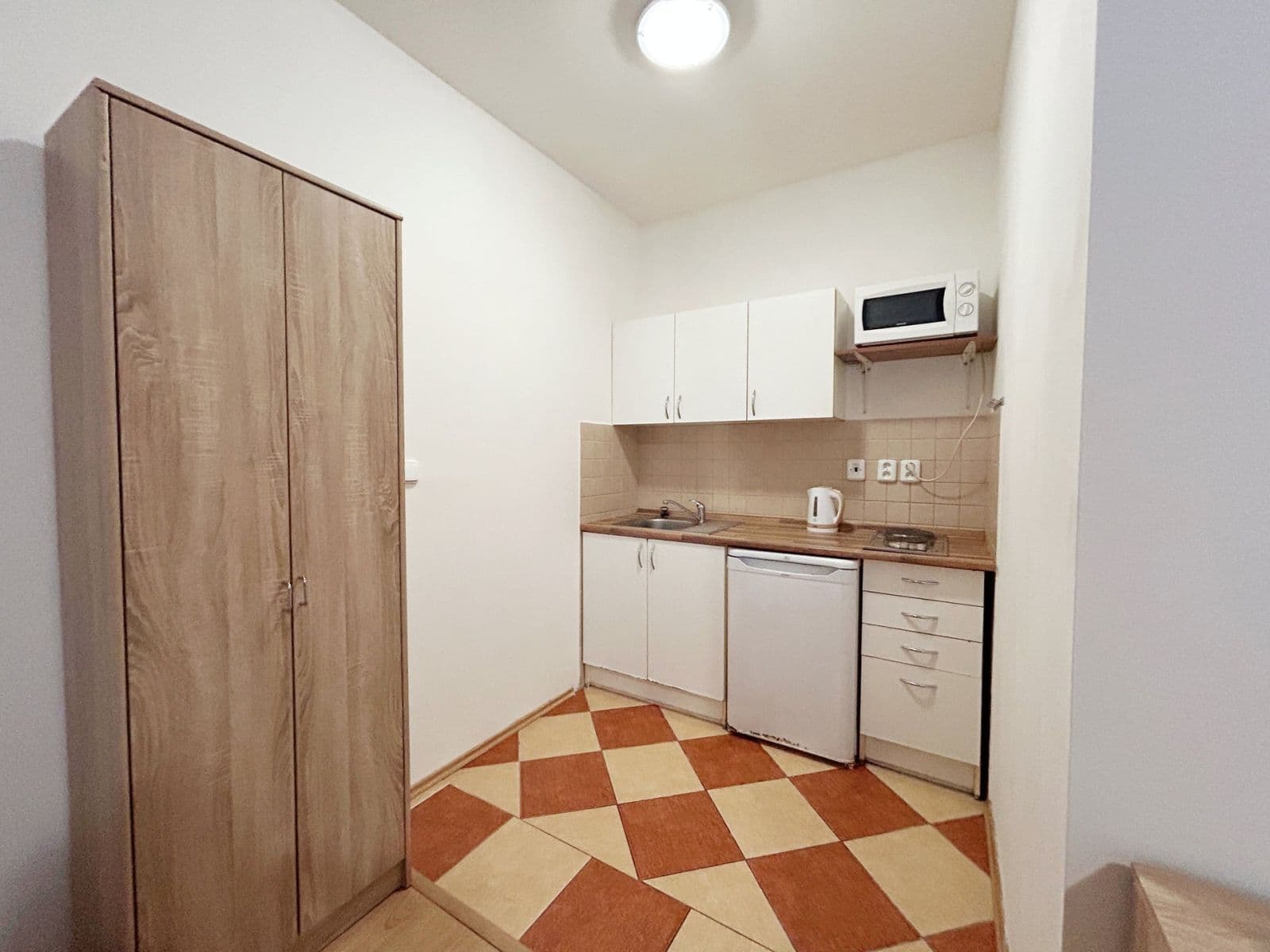 Pronájem bytu 1+kk 31 m², Novovysočanská, Praha, Praha Pronájem bytu 1+kk 31 m², Novovysočanská, Praha, Praha