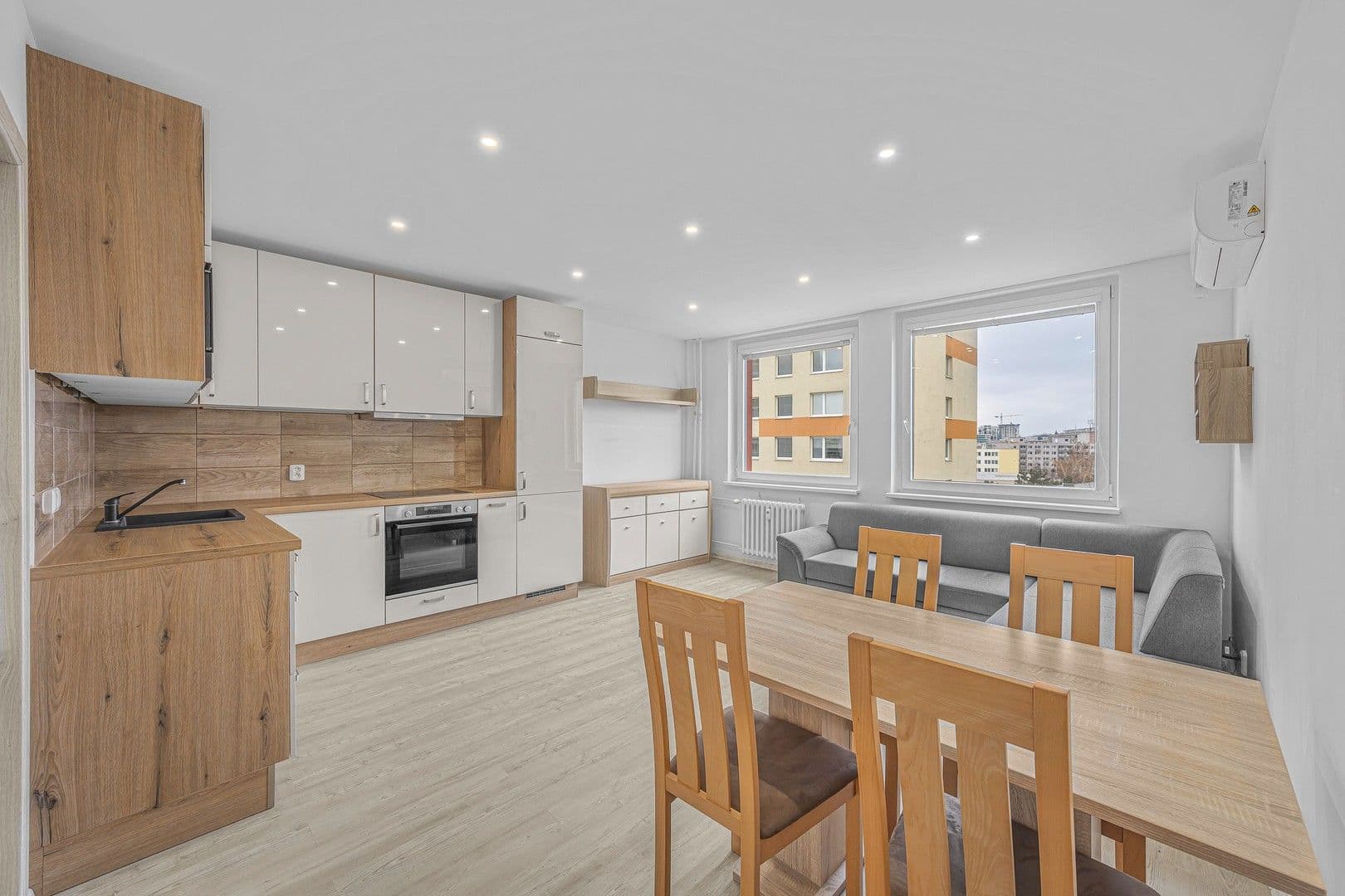 Pronájem bytu 2+kk 47 m², Pod Lipami, Praha, Praha Pronájem bytu 2+kk 47 m², Pod Lipami, Praha, Praha