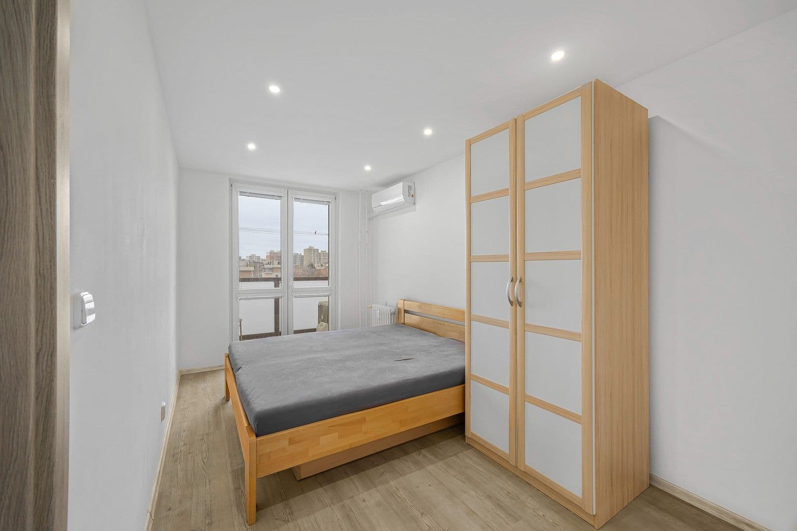 Pronájem bytu 2+kk 47 m², Pod Lipami, Praha, Praha Pronájem bytu 2+kk 47 m², Pod Lipami, Praha, Praha