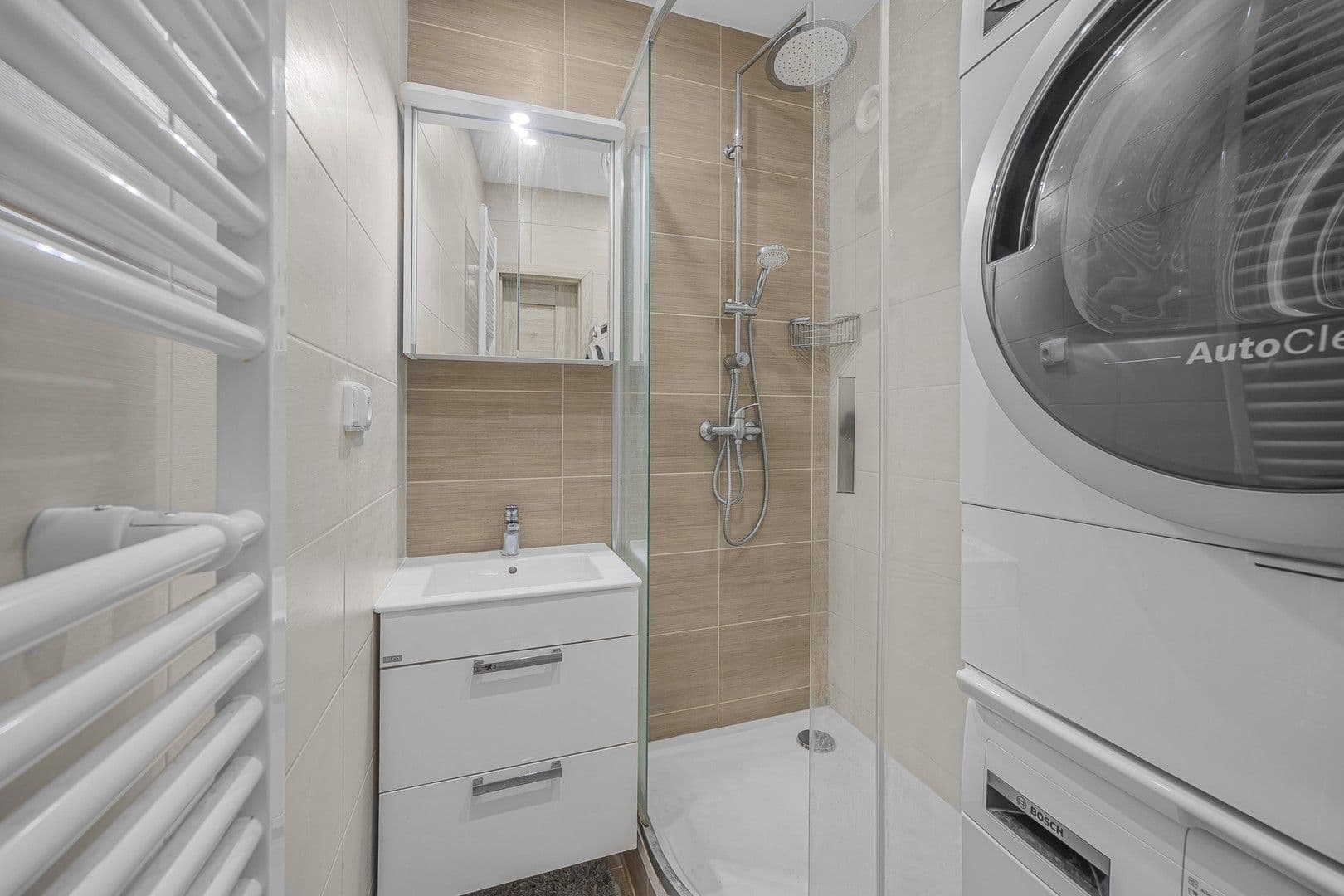 Pronájem bytu 2+kk 47 m², Pod Lipami, Praha, Praha Pronájem bytu 2+kk 47 m², Pod Lipami, Praha, Praha