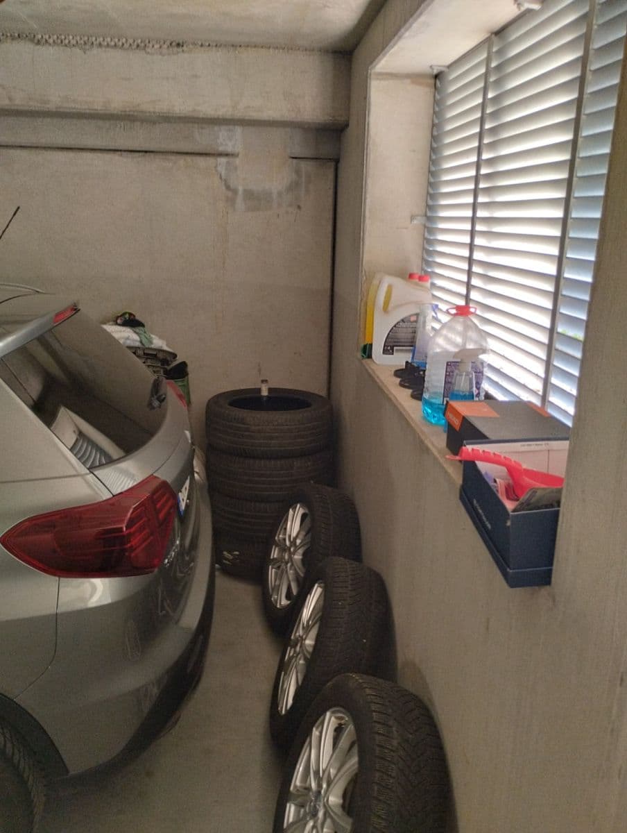 Pronájem garáže 14 m², Vomáčkova, Brno, Jihomoravský kraj Pronájem garáže 14 m², Vomáčkova, Brno, Jihomoravský kraj