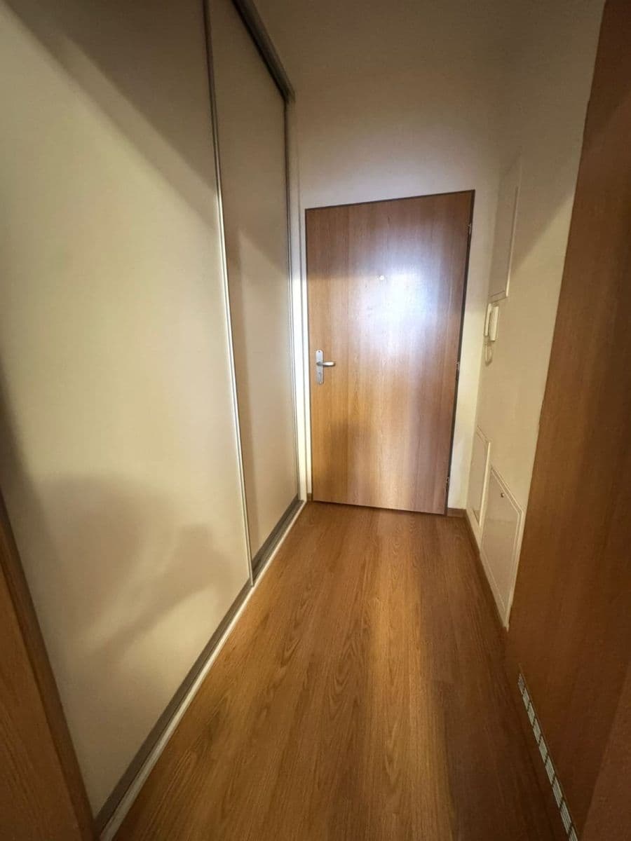 Pronájem bytu 1+kk 27 m², náměstí Bratří Jandusů, Praha, Praha Pronájem bytu 1+kk 27 m², náměstí Bratří Jandusů, Praha, Praha