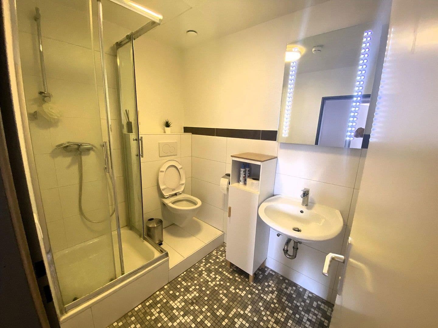 Pronájem bytu 4+1 102 m², Allee 40, Heilbronn, Bádensko-Württembersko Pronájem bytu 4+1 102 m², Allee 40, Heilbronn, Bádensko-Württembersko