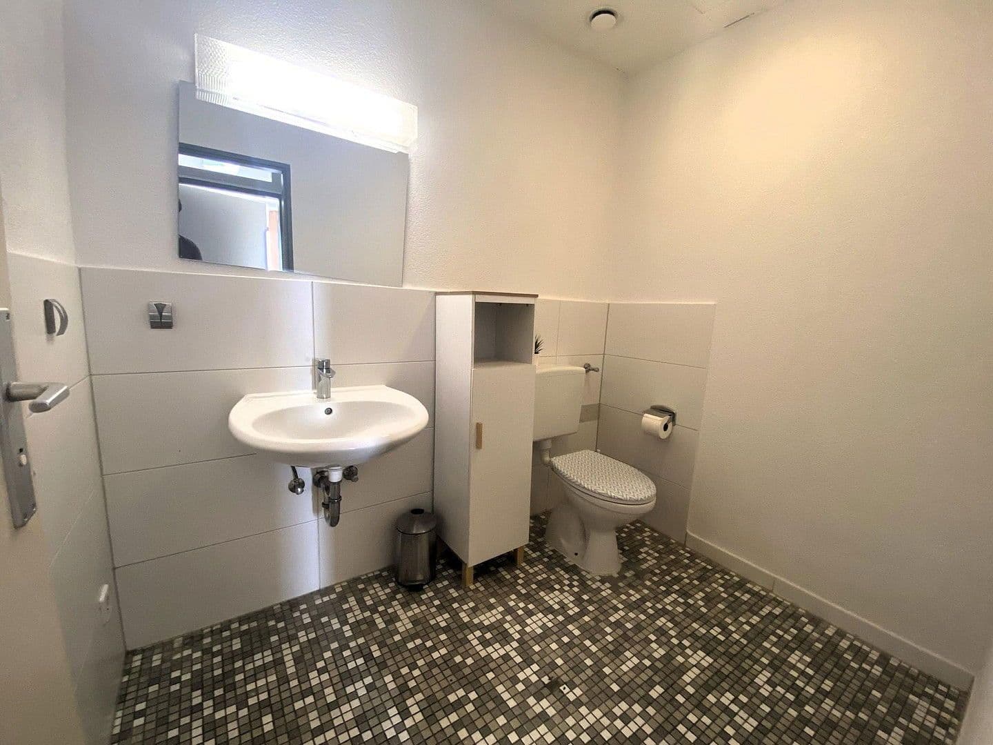 Pronájem bytu 4+1 102 m², Allee 40, Heilbronn, Bádensko-Württembersko Pronájem bytu 4+1 102 m², Allee 40, Heilbronn, Bádensko-Württembersko