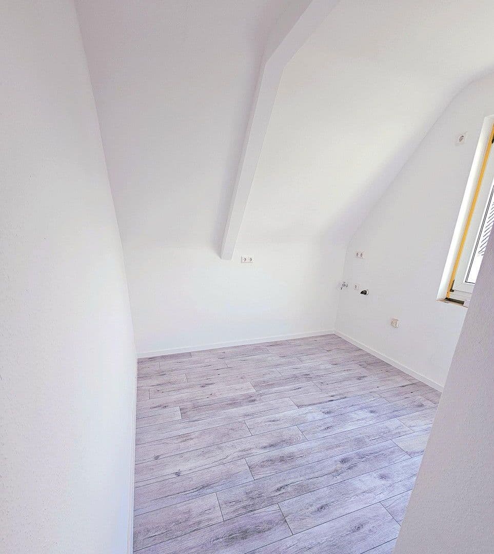 Pronájem bytu 4+1 85 m², Obereisesheimerstraße 21, Heilbronn Neckargartach, Bádensko-Württembersko Pronájem bytu 4+1 85 m², Obereisesheimerstraße 21, Heilbronn Neckargartach, Bádensko-Württembersko