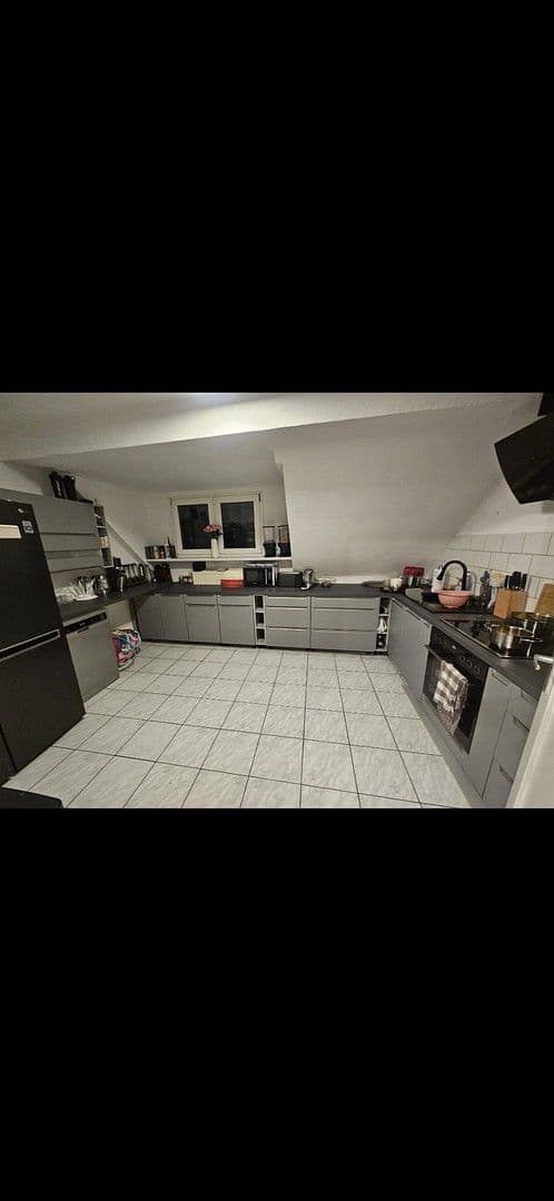 Pronájem bytu 3+1 90 m², Ebertstr. 93, Oberhausen, Severní Porýní-Vestfálsko Pronájem bytu 3+1 90 m², Ebertstr. 93, Oberhausen, Severní Porýní-Vestfálsko