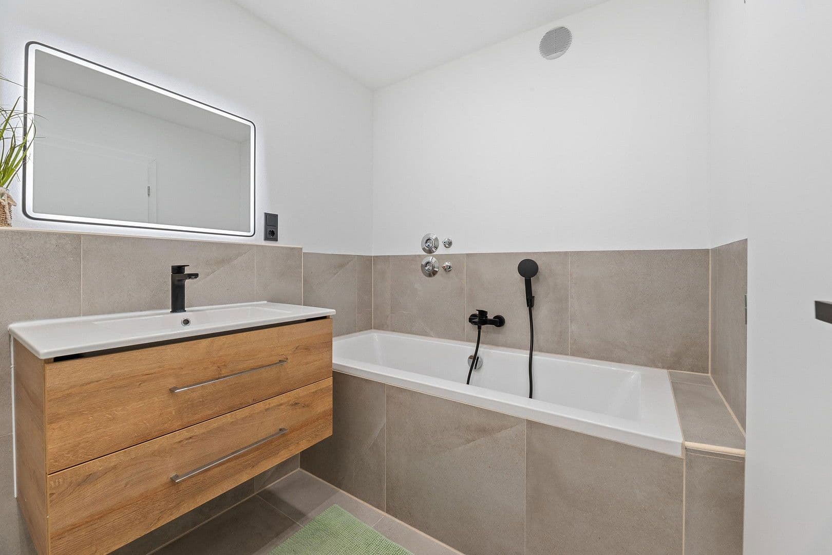 Prodej bytu 4+1 112 m², Grabenstr. 2, Hemsbach, Bádensko-Württembersko Prodej bytu 4+1 112 m², Grabenstr. 2, Hemsbach, Bádensko-Württembersko