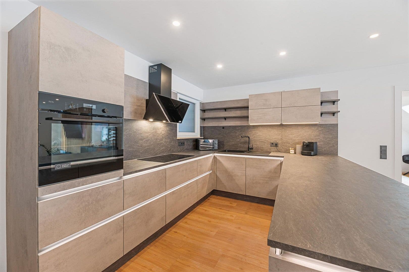 Prodej bytu 4+1 112 m², Grabenstr. 2, Hemsbach, Bádensko-Württembersko Prodej bytu 4+1 112 m², Grabenstr. 2, Hemsbach, Bádensko-Württembersko