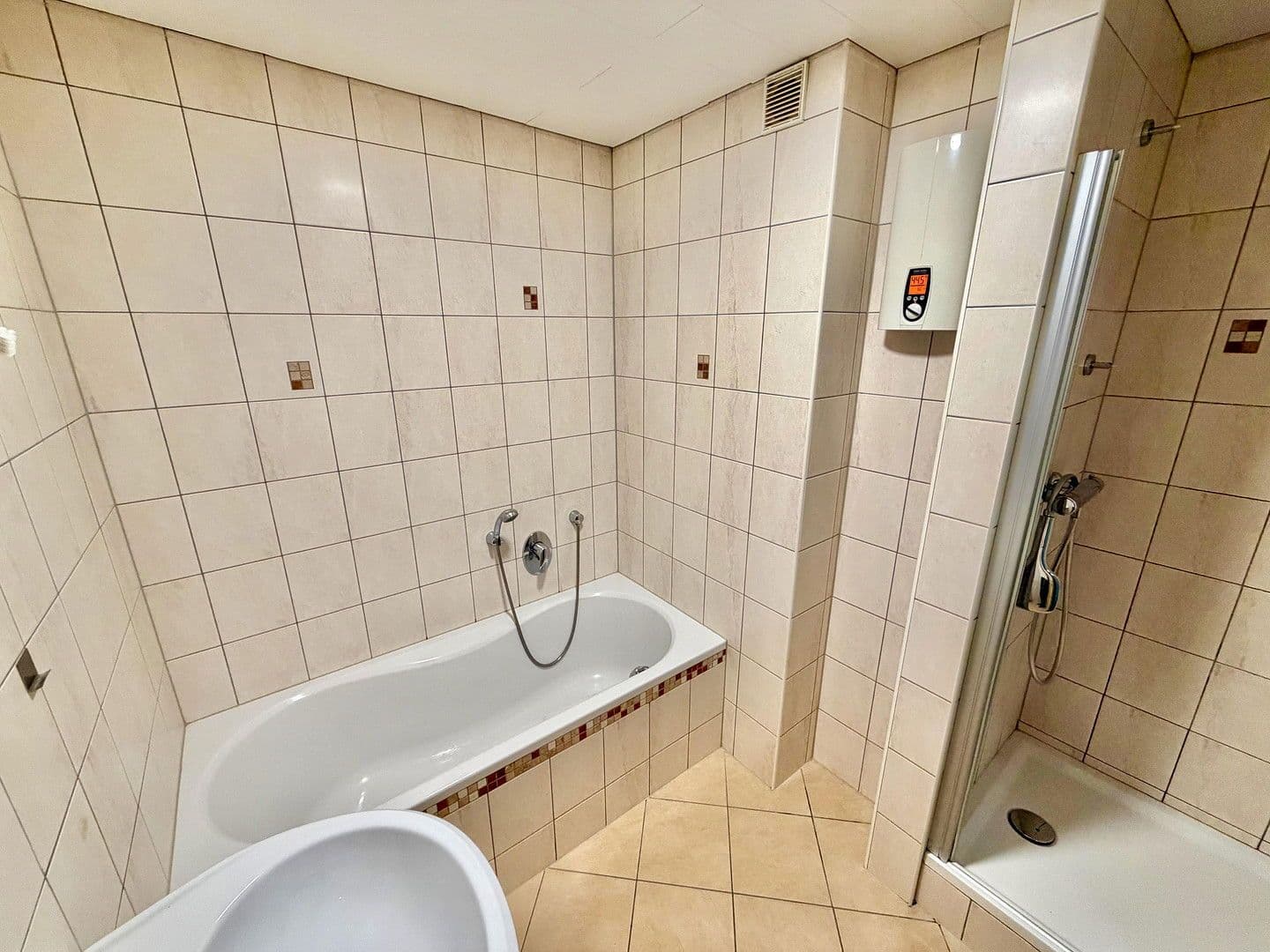 Pronájem bytu 4+1 91 m², Falkenhöhe 2, Gummersbach, Severní Porýní-Vestfálsko Pronájem bytu 4+1 91 m², Falkenhöhe 2, Gummersbach, Severní Porýní-Vestfálsko