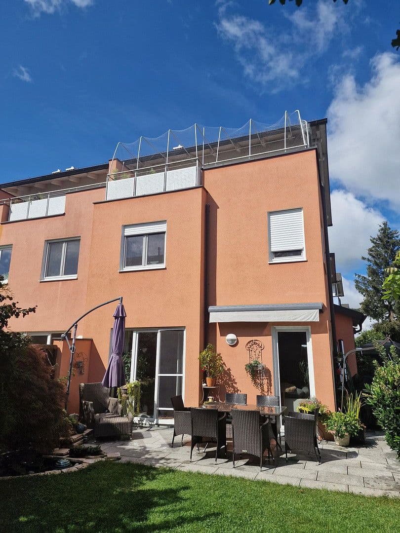 Prodej domu 142 m², pozemek 243 m², Germering, Bavorsko Prodej domu 142 m², pozemek 243 m², Germering, Bavorsko