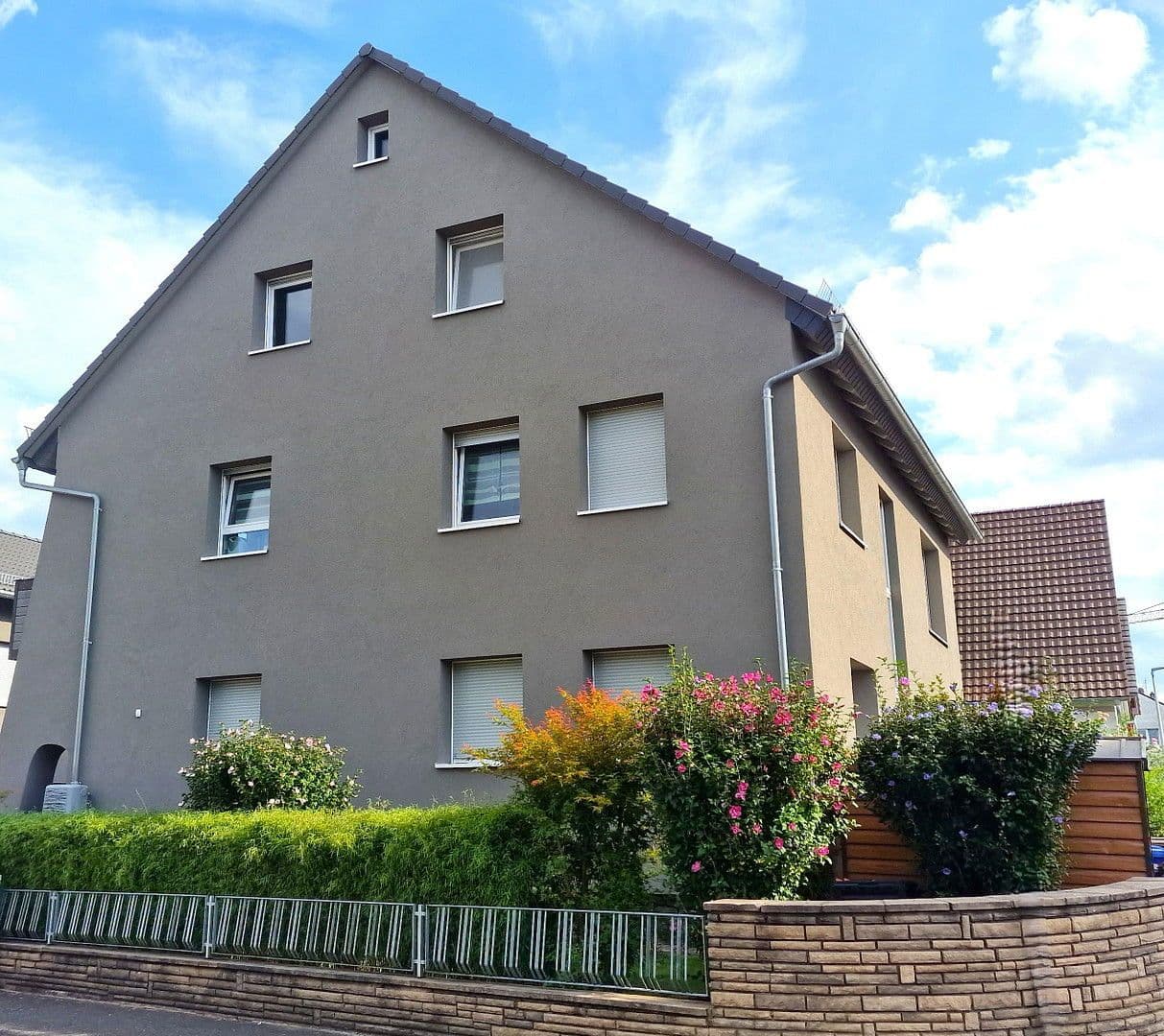 Prodej domu 306 m², pozemek 345 m², Großostheim, Bavorsko Prodej domu 306 m², pozemek 345 m², Großostheim, Bavorsko