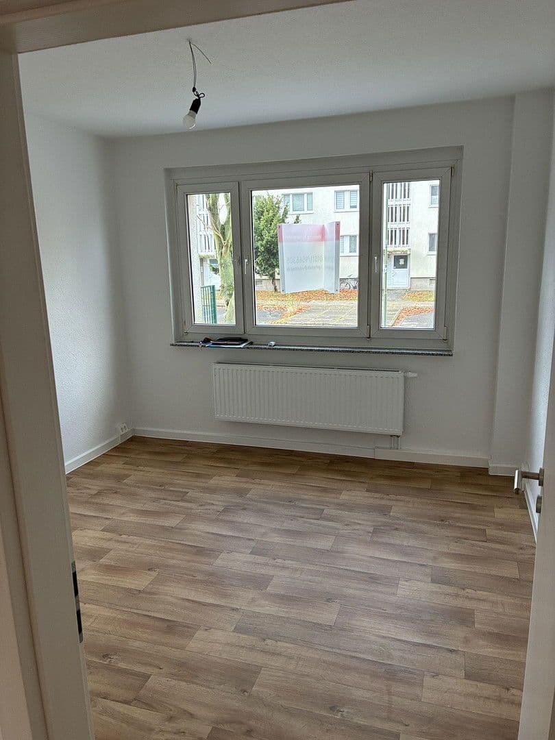Pronájem bytu 3+1 63 m², Linzer Straße 45, Dessau-Roßlau, Sasko-Anhaltsko Pronájem bytu 3+1 63 m², Linzer Straße 45, Dessau-Roßlau, Sasko-Anhaltsko