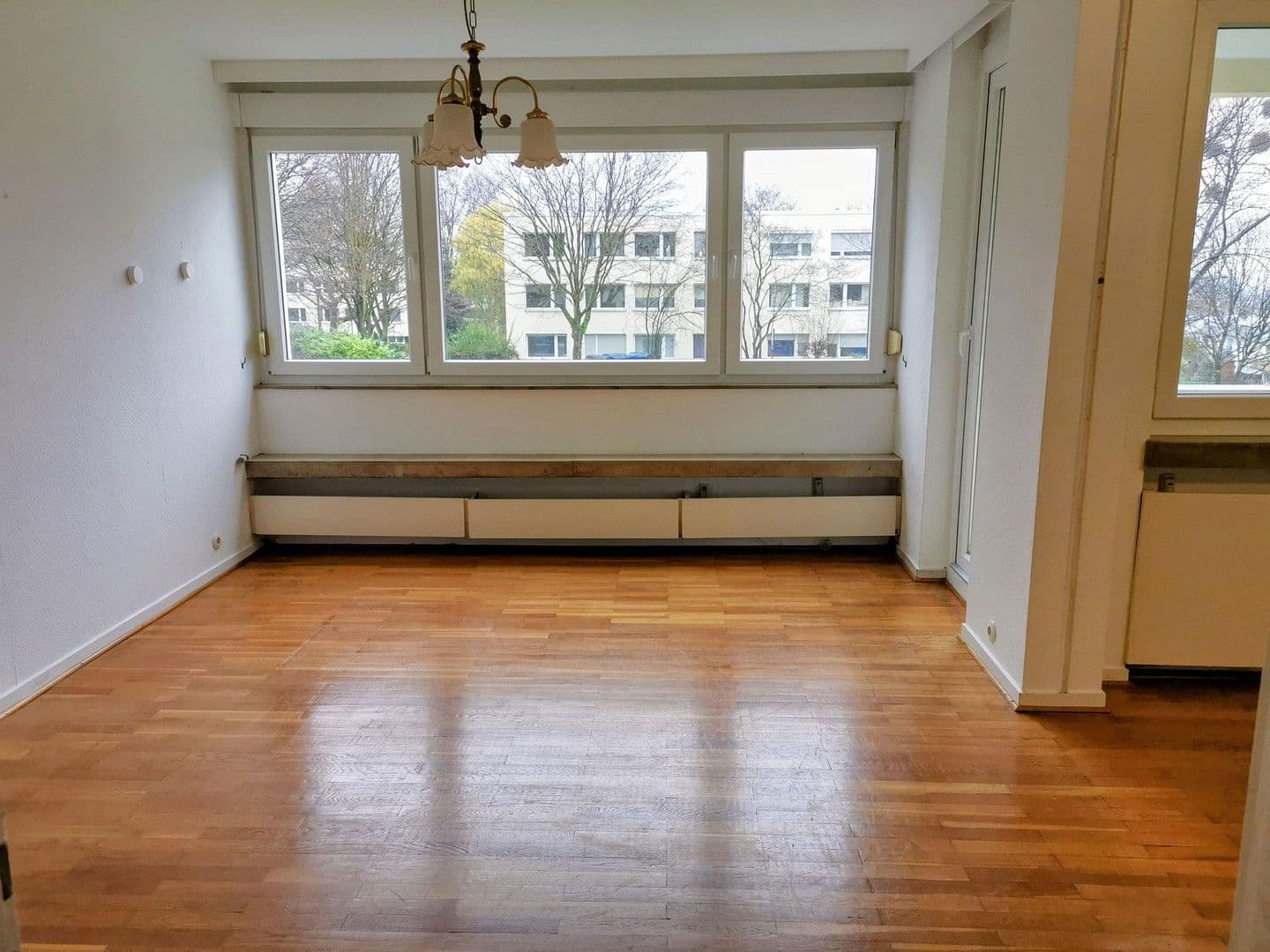 Prodej bytu 3+1 73 m², Bonn, Severní Porýní-Vestfálsko Prodej bytu 3+1 73 m², Bonn, Severní Porýní-Vestfálsko