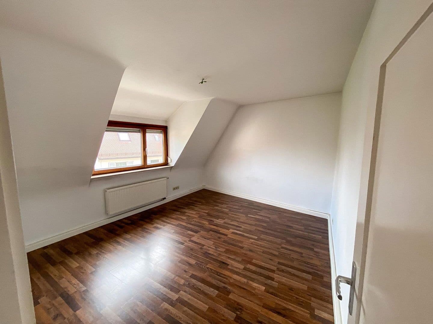 Pronájem bytu 2+1 45 m², Schwarenbergstraße 164, Stuttgart, Bádensko-Württembersko Pronájem bytu 2+1 45 m², Schwarenbergstraße 164, Stuttgart, Bádensko-Württembersko
