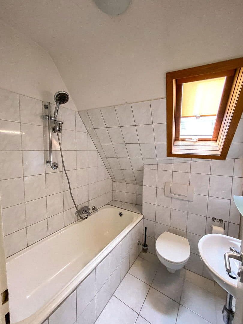 Pronájem bytu 2+1 45 m², Schwarenbergstraße 164, Stuttgart, Bádensko-Württembersko Pronájem bytu 2+1 45 m², Schwarenbergstraße 164, Stuttgart, Bádensko-Württembersko