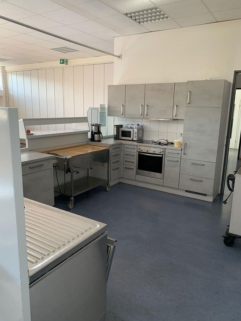 Pronájem nebytového prostoru 1.007 m², Waldstr 3, Lauchringen, Bádensko-Württembersko Pronájem nebytového prostoru 1.007 m², Waldstr 3, Lauchringen, Bádensko-Württembersko