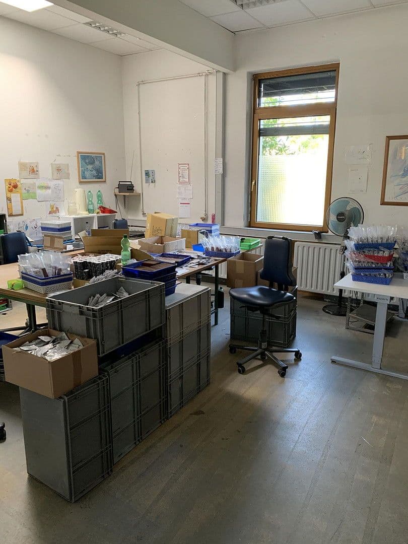 Pronájem nebytového prostoru 1.007 m², Waldstr 3, Lauchringen, Bádensko-Württembersko Pronájem nebytového prostoru 1.007 m², Waldstr 3, Lauchringen, Bádensko-Württembersko