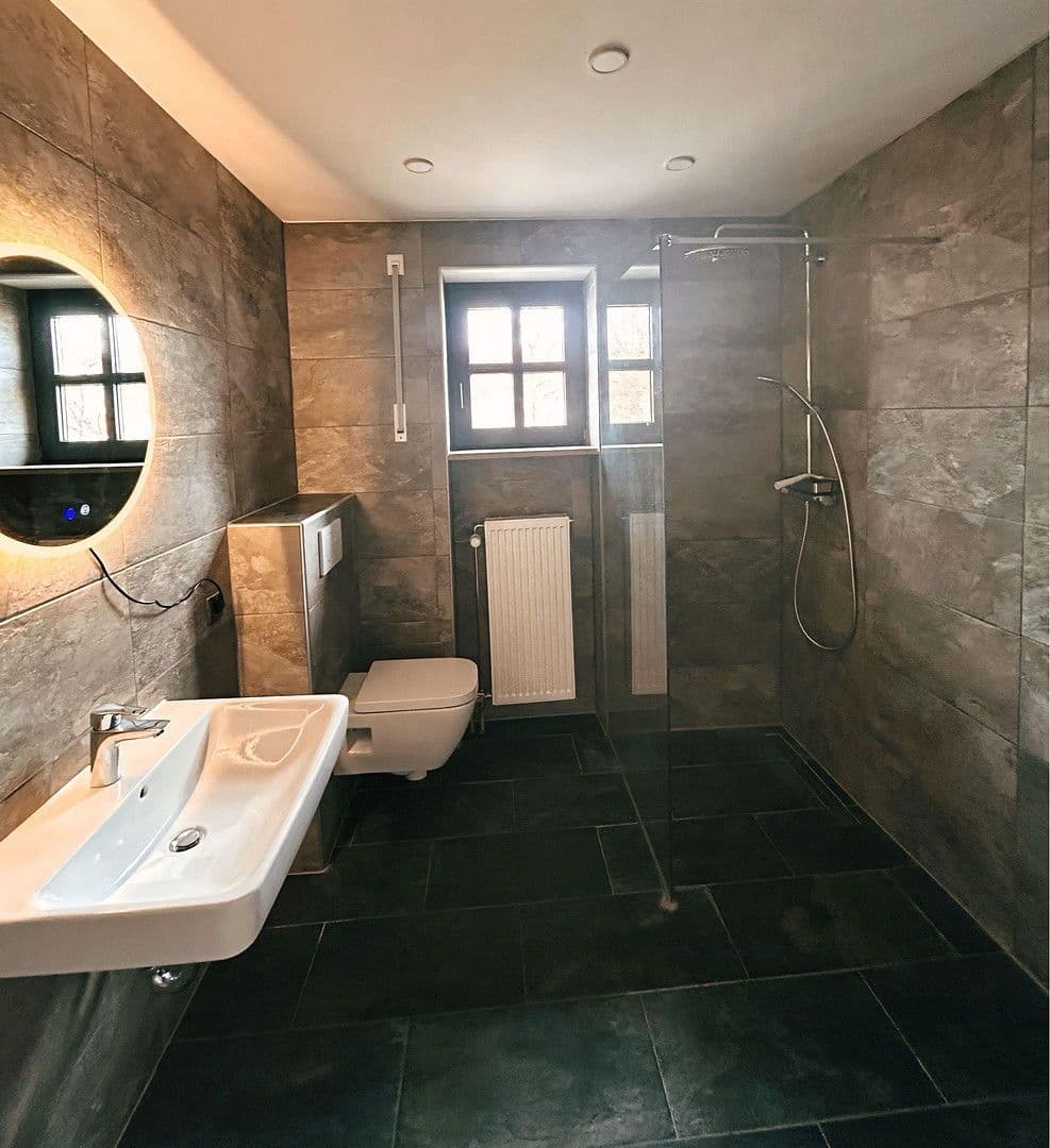 Pronájem bytu 4+1 111 m², Augsburger Straße 40, Regensburg, Bavorsko Pronájem bytu 4+1 111 m², Augsburger Straße 40, Regensburg, Bavorsko