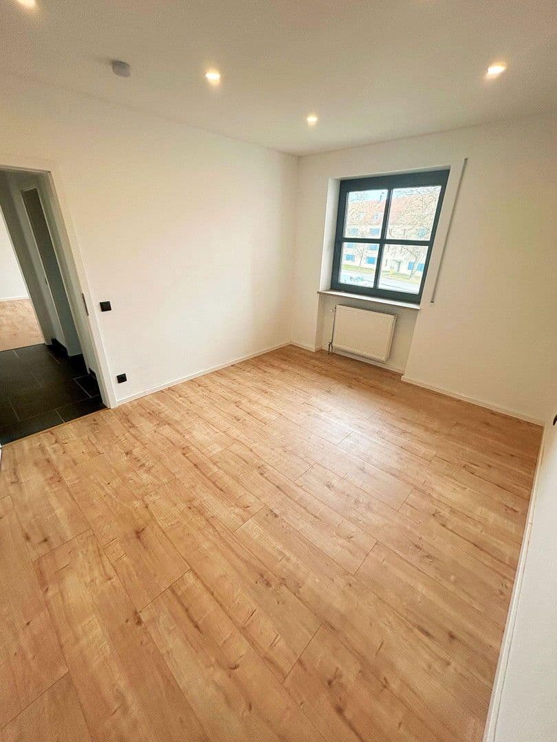 Pronájem bytu 4+1 111 m², Augsburger Straße 40, Regensburg, Bavorsko Pronájem bytu 4+1 111 m², Augsburger Straße 40, Regensburg, Bavorsko